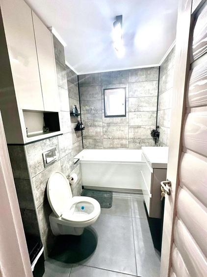 Apartament cu 3 camere decomandat, mobilat în Poarta 6