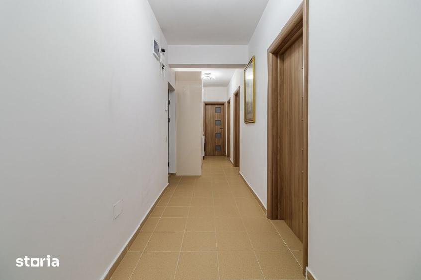 Apartament cu 3 camere în Apărătorii Patriei