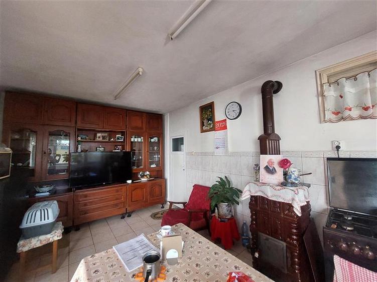 Casă individuală cu 3 camere cu Canalizare în Aradul Nou