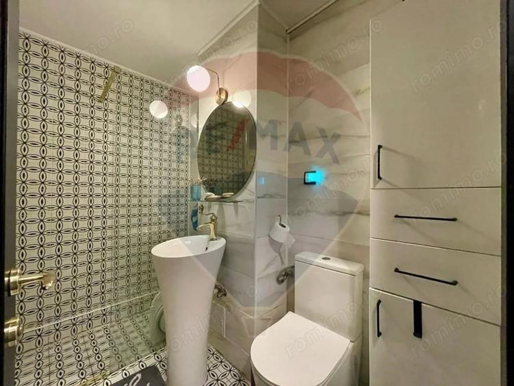 Apartament cu 4 camere decomandat în Noua
