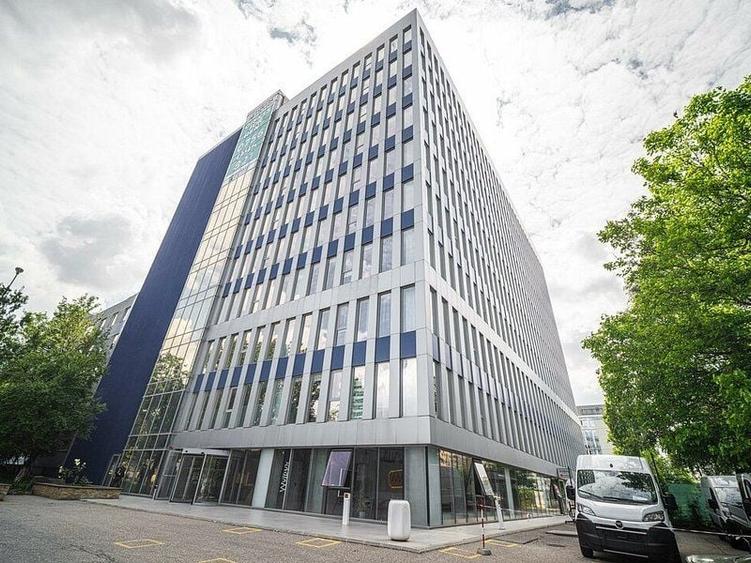 Spațiu comercial, de 1,130 mp, în P-ta Presei Libere
