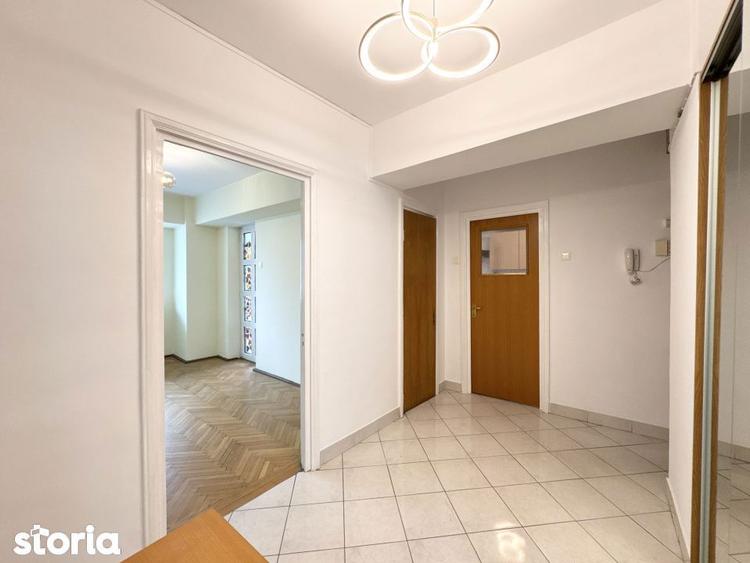 Apartament cu 4 camere semidecomandat în Grivița