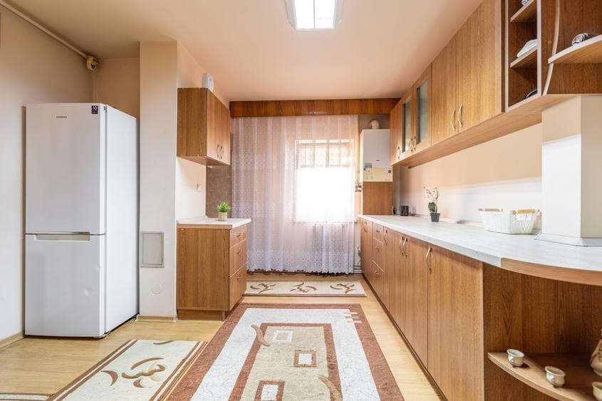 Apartament cu 3 camere decomandat, mobilat în Dumbrava 2