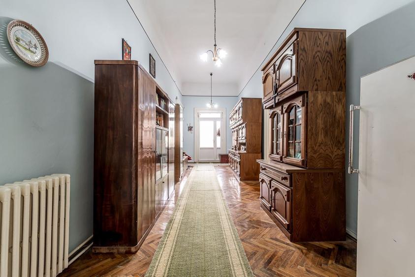 Apartament cu 3 camere semidecomandat, mobilat în Ultracentral