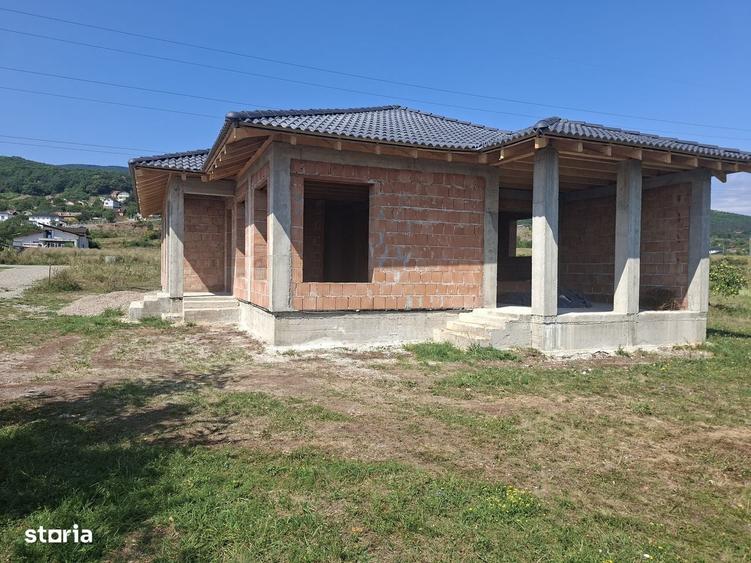 Casa la rosu pe un nivel - 3