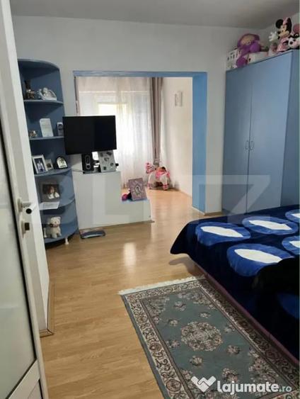 Apartament cu 3 camere decomandat în Central