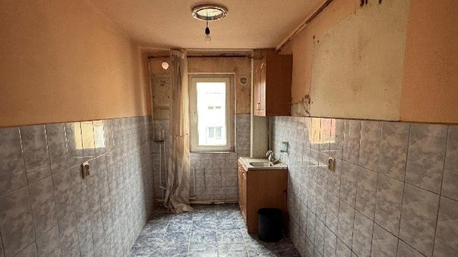 Apartament cu 3 camere semidecomandat în Nord