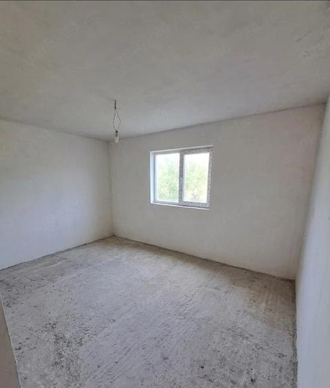 Casă cu Teren 1812 Mp în Suseni