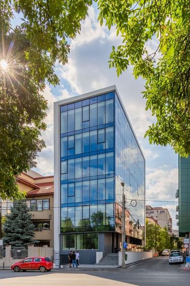 Birou, de 1,600 mp, în Herăstrău