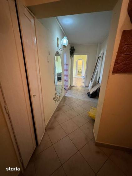 Apartament cu 3 camere semidecomandat în Central