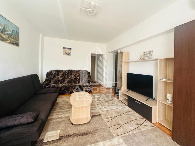Apartament cu 2 camere semidecomandat, mobilat în Intim