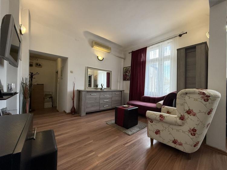 Apartament cu 6 camere decomandat, mobilat în Ultracentral