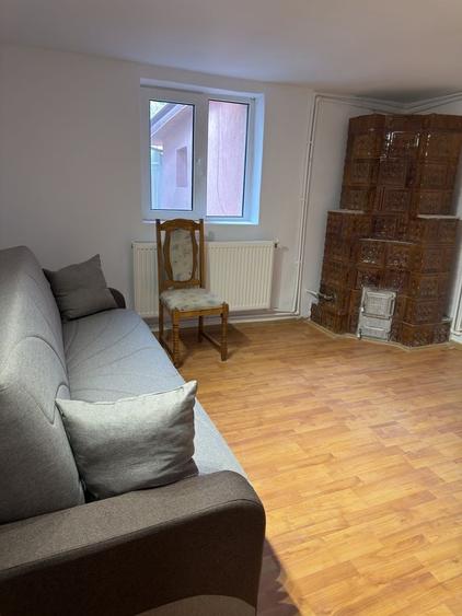 Casă cu 2 camere cu Teren 150 Mp în Central