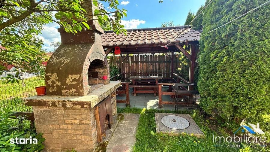 Casă cu 4 camere cu Teren 370 Mp în Central