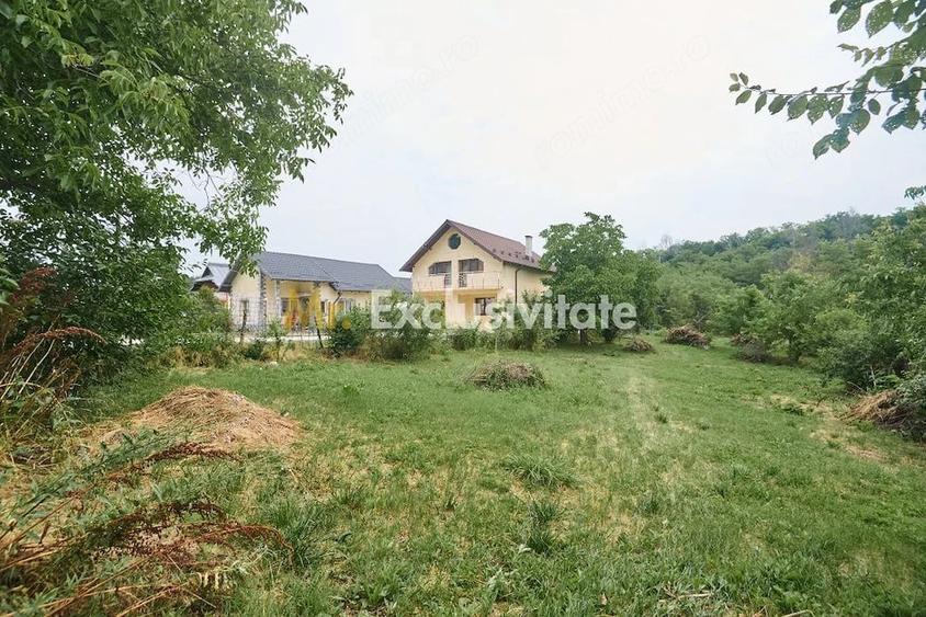 Teren de 2240 mp, în Moșoaia