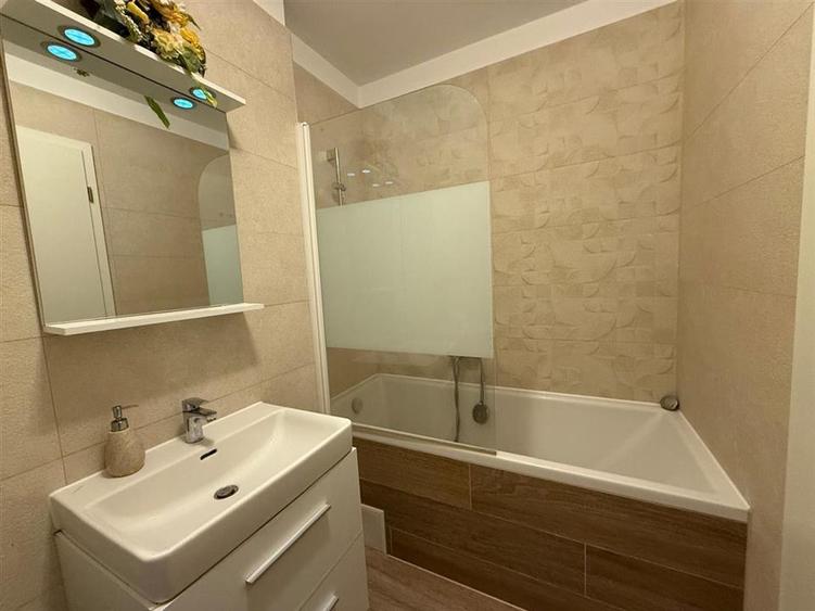 Apartament cu 2 camere decomandat, mobilat în Tractorul