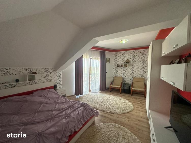 Casă cu 4 camere cu Teren 953 Mp în Păulești