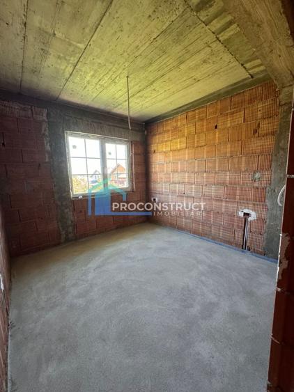 Duplex cu 4 camere cu Canalizare în Giarmata
