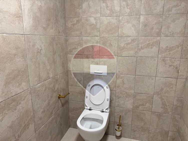 Apartament cu 3 camere semidecomandat în Primăverii