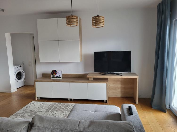 Apartament cu 3 camere decomandat în Exterior Vest