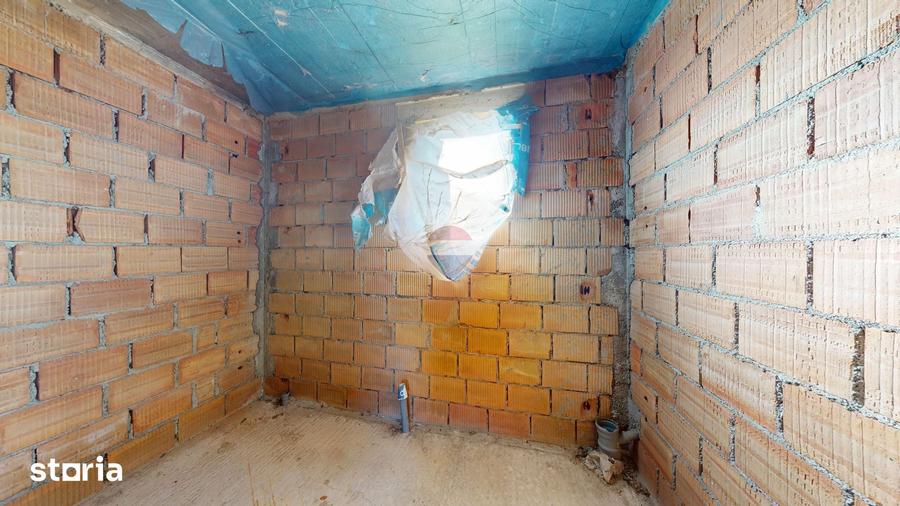 Casă cu 5 camere cu Teren 1000 Mp în Cristian