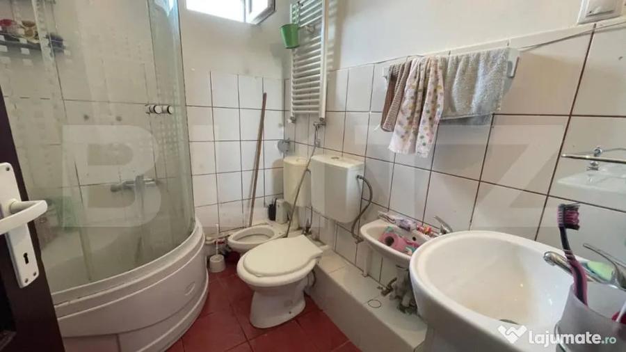 Casă cu 6 camere cu Teren 475 Mp în Olimpia-Stadion