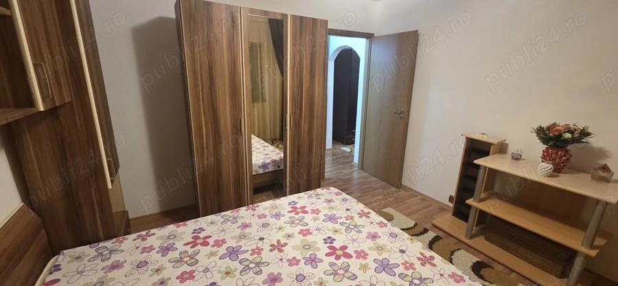 Apartament cu 3 camere semidecomandat, mobilat în Aradului