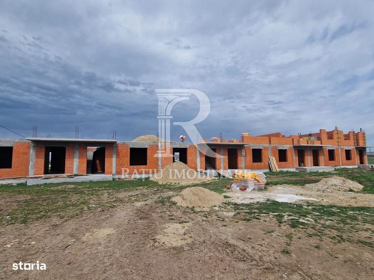 Casă cu 4 camere în Sântandrei