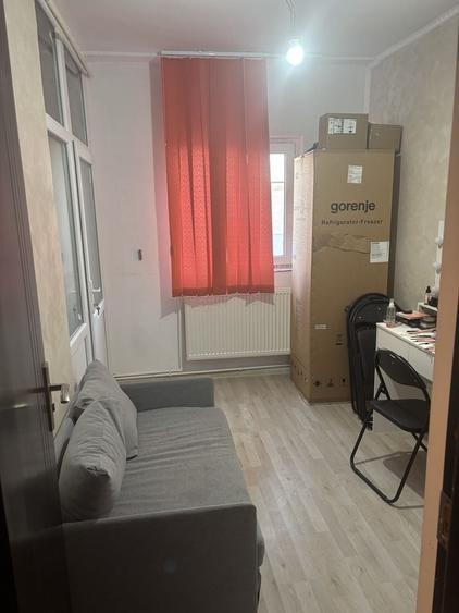 Apartament cu 3 camere semidecomandat în Micro 14
