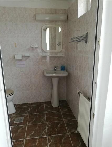 Casă cu 10 camere cu Teren 480 Mp în Bran