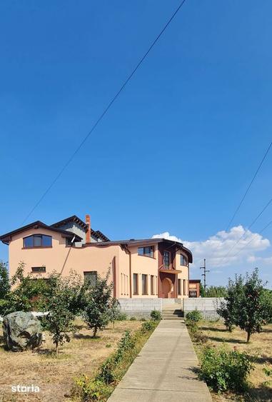 Casă cu 7 camere cu Canalizare în Cosmești