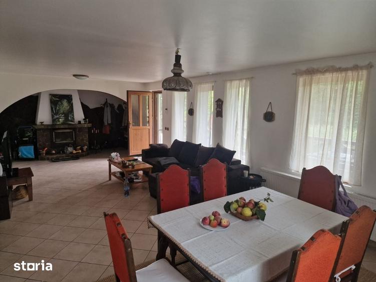 Casă cu 5 camere cu Teren 2000 Mp în Comarnic