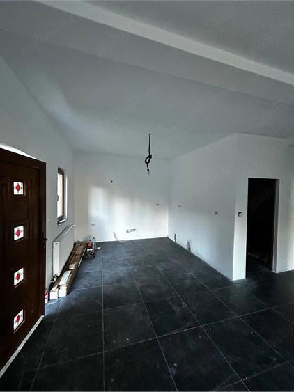 Casă cu Teren 1500 Mp în Poiana