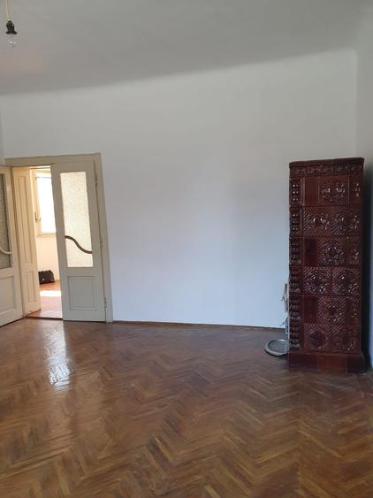 Casă cu 3 camere în Central