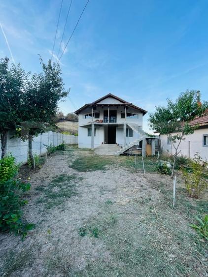 Casă individuală cu 7 camere cu Teren 432 Mp în Podari