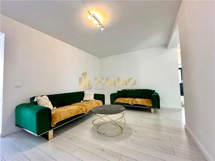 Casă individuală cu 5 camere cu Teren 250 Mp în Est