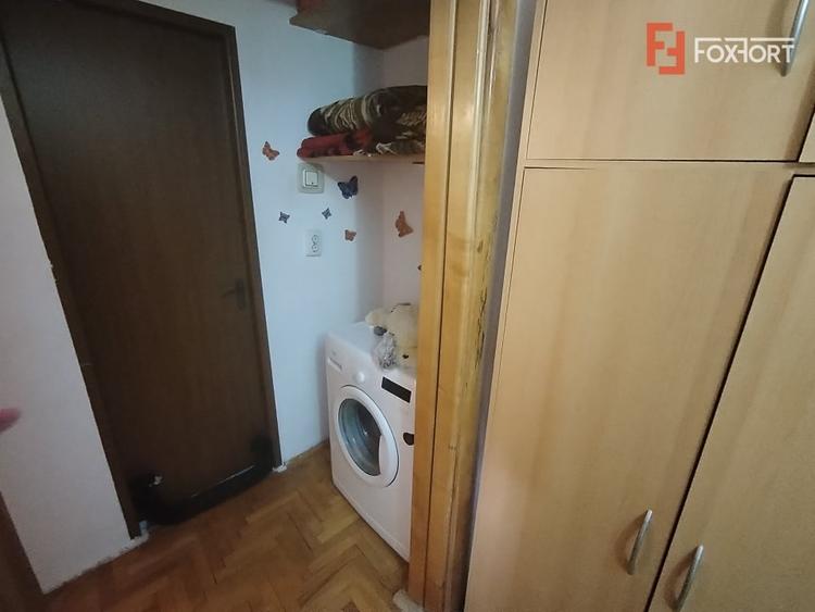 Apartament cu 3 camere decomandat, mobilat în Girocului