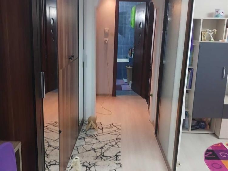 Apartament cu 2 camere semidecomandat în Craiovița Nouă