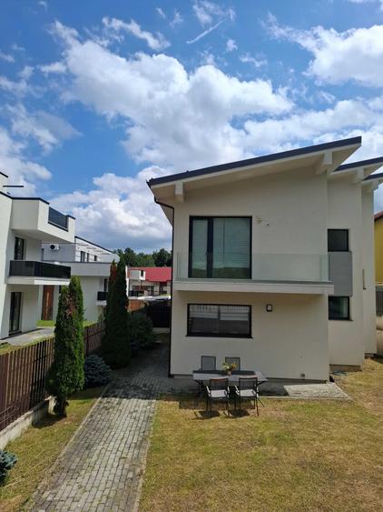 Casă cu 4 camere cu Teren 475 Mp în Câmpului