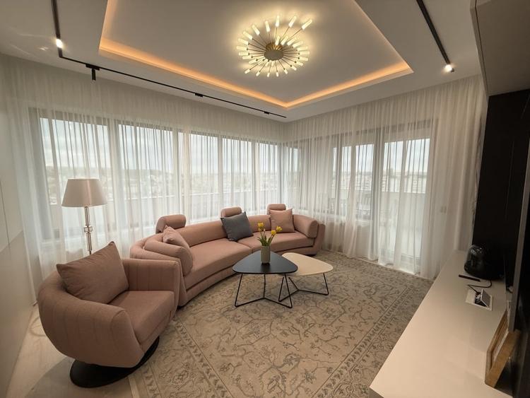 Apartament cu 3 camere decomandat, mobilat în Nicolina