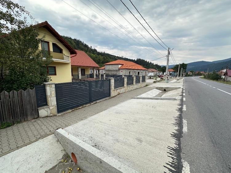 Casă individuală cu 5 camere cu Canalizare în Corbu