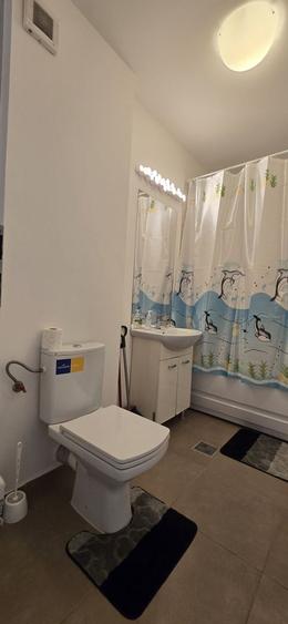 Apartament cu 3 camere decomandat, mobilat în Est