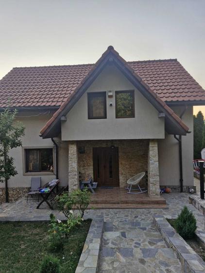 Casă cu 4 camere în Măgura