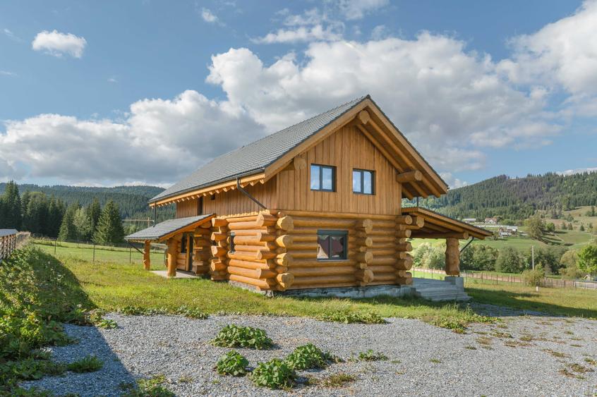Casă cu 4 camere cu Teren 2440 Mp în Coșna