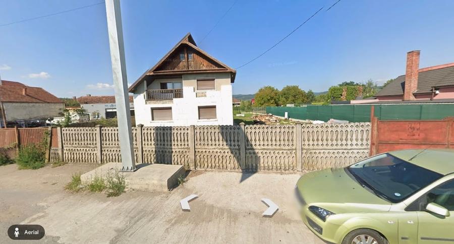 Casă individuală cu 5 camere cu Canalizare în Central
