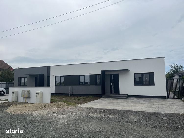 Casă cu 3 camere în Dumbrăvița