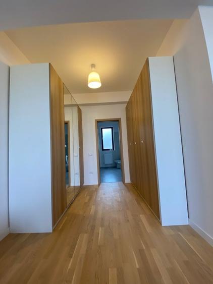 Casă individuală cu 5 camere cu Teren 350 Mp în Central