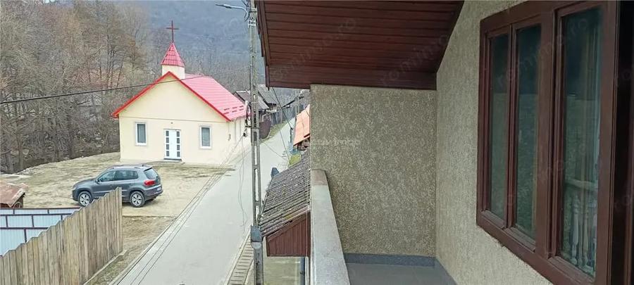 Casă cu 5 camere cu Teren 324 Mp în Berzasca