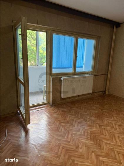 Garsonieră decomandată în Decebal