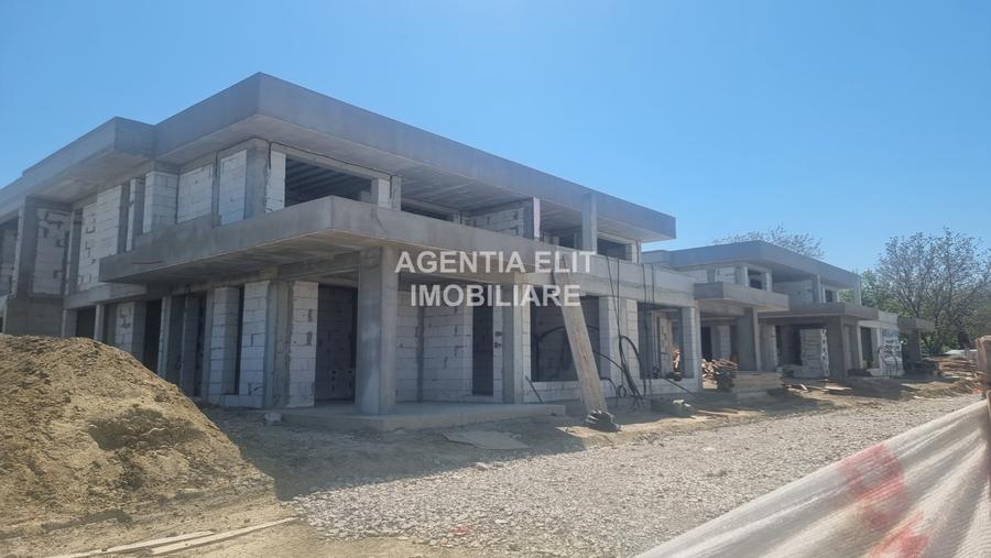 Casă cu 3 camere cu Canalizare în Central